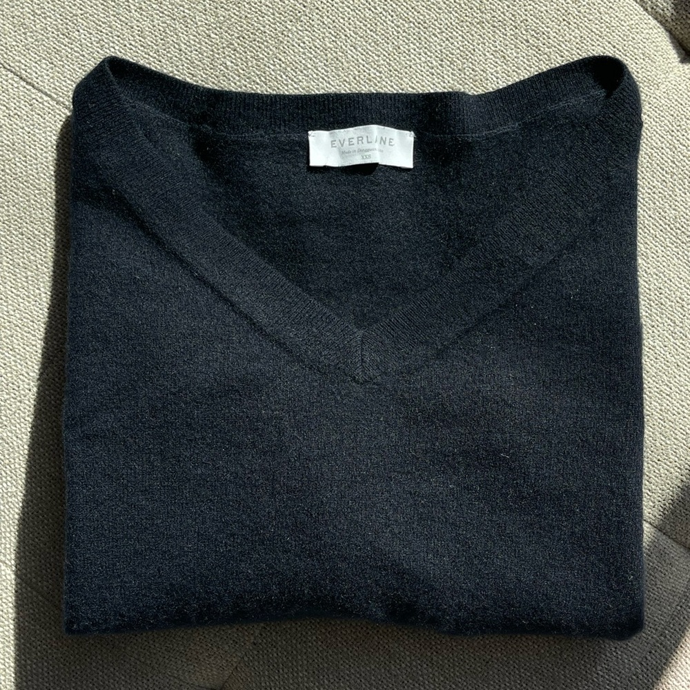 XXS Everlane black cashmere v-neck sweater